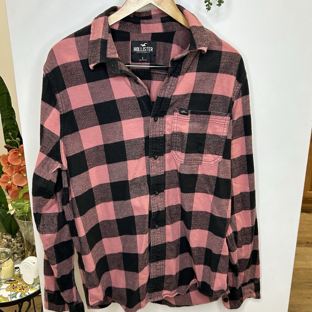 Holister Salmon Color Flannel Large Spellout On Back Men's Size Large Button